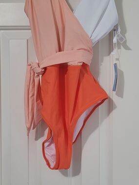 Cupshe Two-Tone Peach and Orange One-Piece Swimsuit